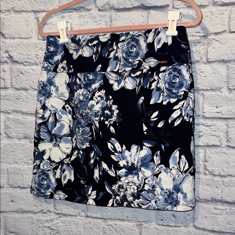 Floral Mini Skorts in Blue and White Size Medium - Picture 3 of 13